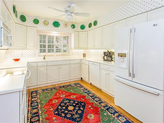 4th image of 414 Park North Ct