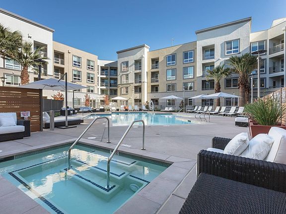 Spa and pool | Apartments in Dublin, CA | Aster Apartments