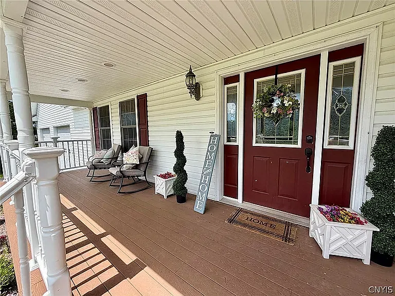5 bed, 2521 sqft, $3,500 — Photo 2