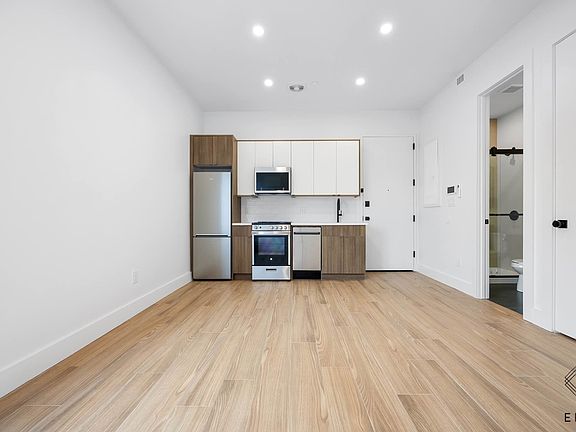 5th image of 379 Hawthorne St #2I