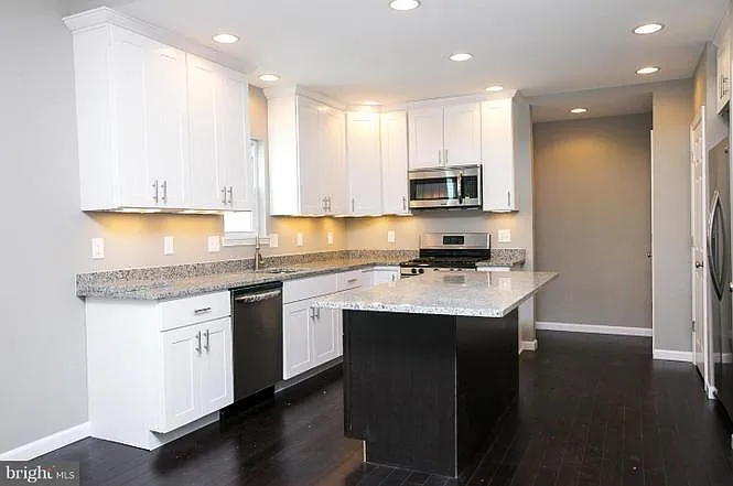 231 N Chester St — Photo 18