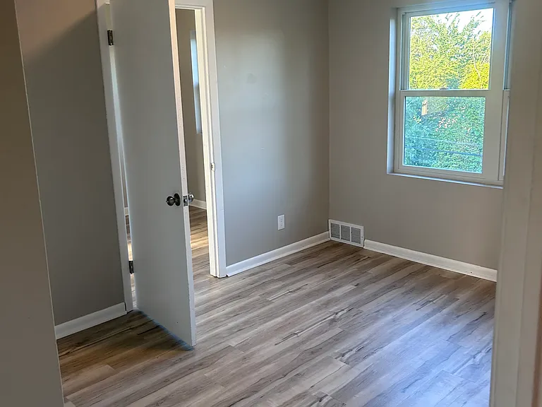 4402 N 52nd St #4 — Photo 16