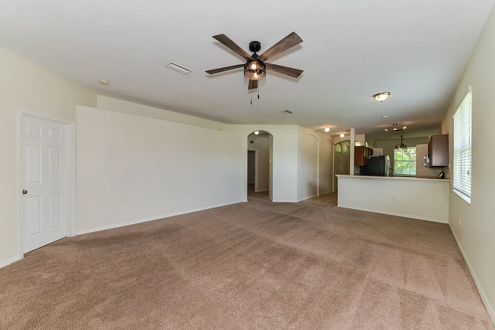 3 bed, 2.0 bath, 1714 sqft, $3,010 — Photo 4