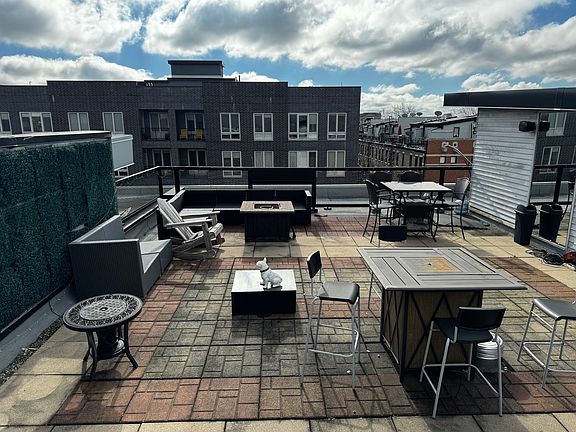 3rd image of 2224 W Madison St Unit 302