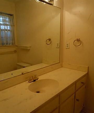4th image of 2223 Granada Dr