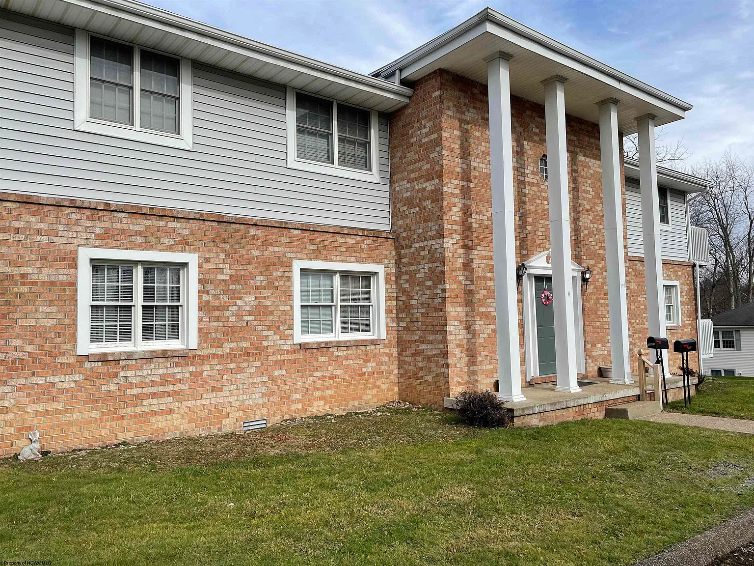 2 bed, 1.0 bath, $1,400 — Photo 2