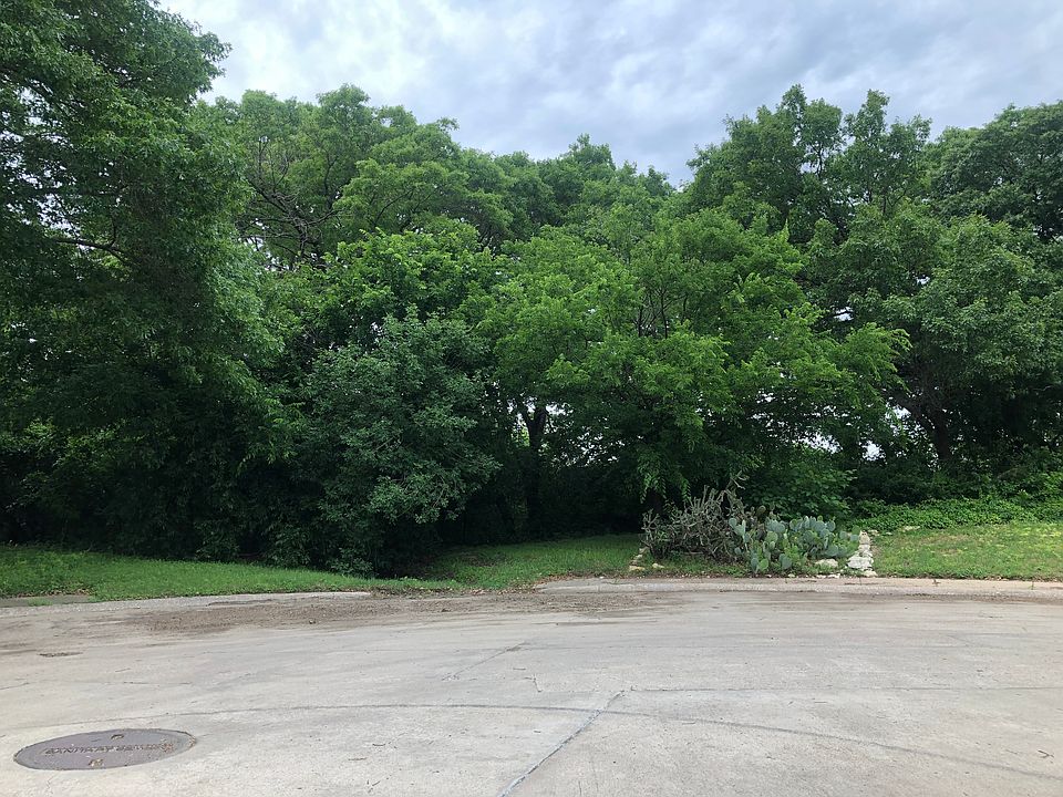 1st image of 4 Forest Glen Dr