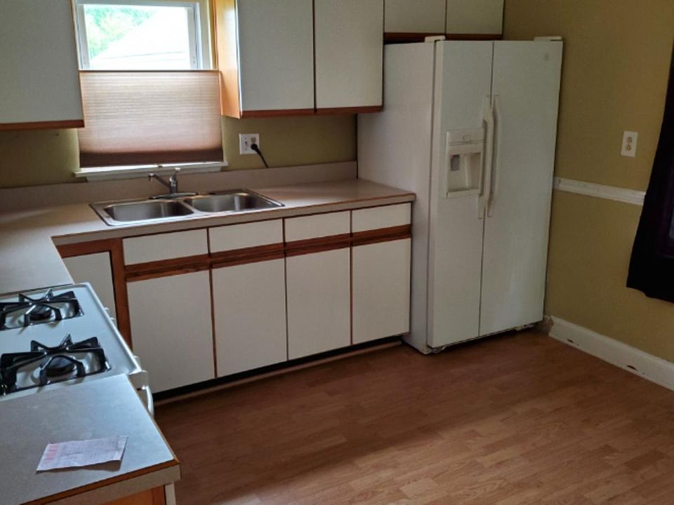 2nd image of 7505 Virginia Ave