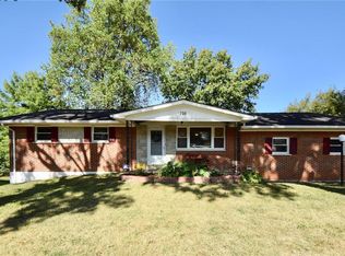 105 Green Acres Rd, Saint Louis, MO 63137