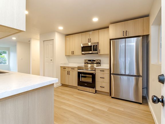 2nd image of 1115 Veneta Ave #A