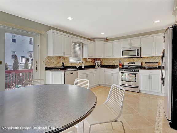 5th image of 694 W End Ave #C0001-1