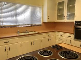 302 6th St, Pacific Grove, CA 93950