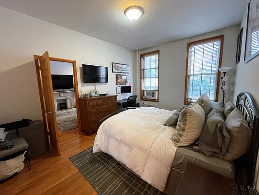 Rented by Compass | media 7