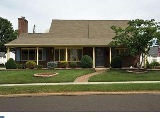 7 Hedge Rd, Levittown, PA 19056