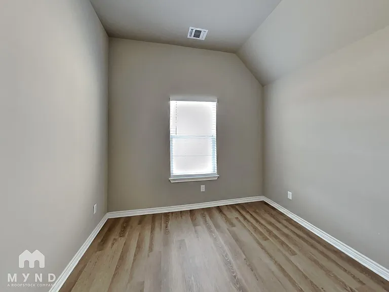 5401 Ashworth Ct — Photo 13
