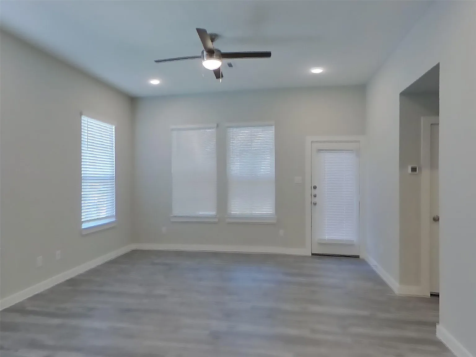 4 bed, 2.5 bath, 2004 sqft, $2,579 — Photo 3
