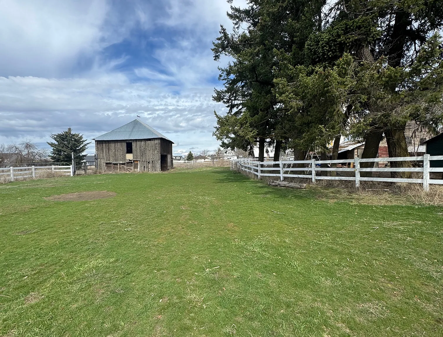 4 bed, 2900 sqft, $2,500 — Photo 3