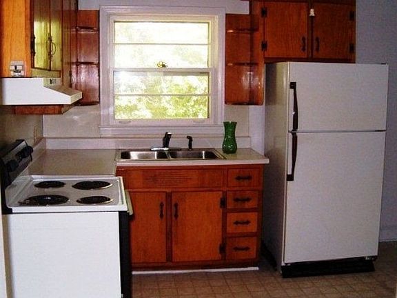4th image of 62 Erwin St