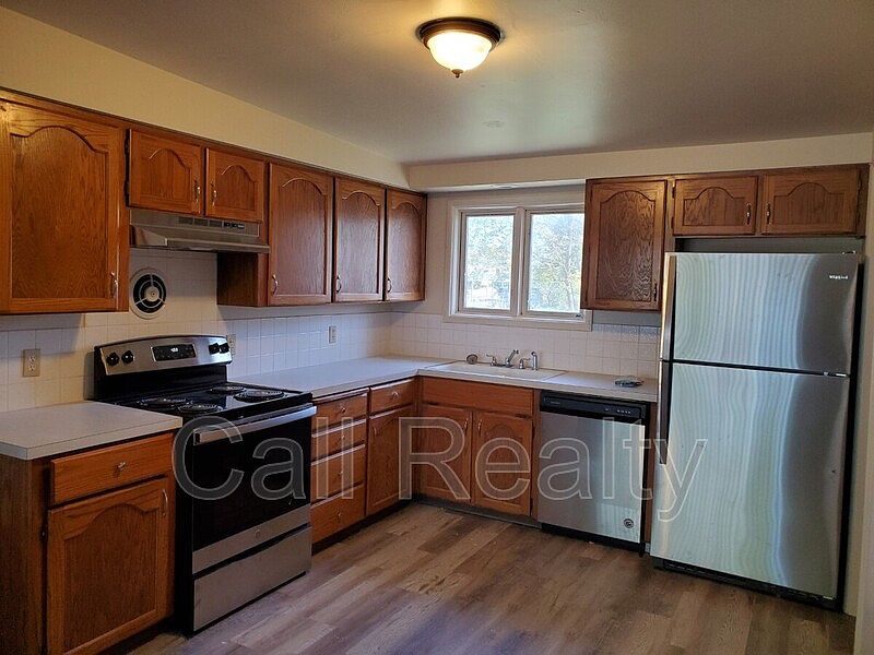 2nd image of 1104 N Bessie Rd