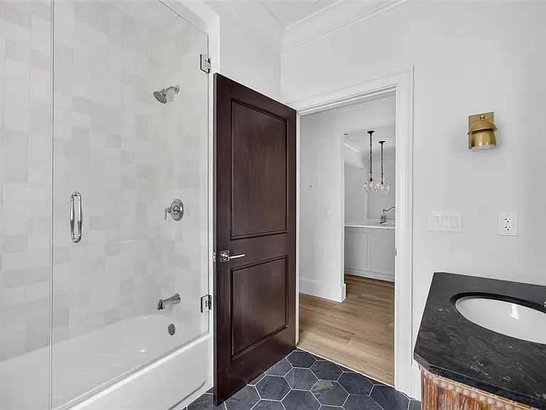 1225 E Amelia St — Photo 22