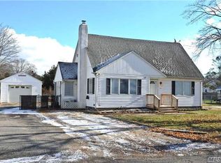 121 Tremont Ave, Medford, NY 11763
