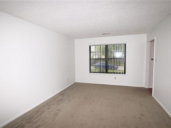 5th image of 1064 Lake Dr W