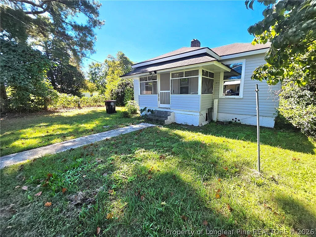2 bed, 1.0 bath, 796 sqft, $900 — Photo 2