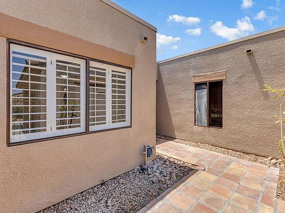 2nd image of 72499 Sandstone Ln