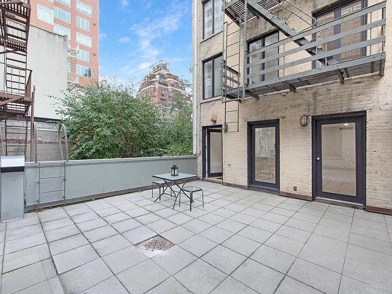 215 E 59th St #CHR — Photo 12