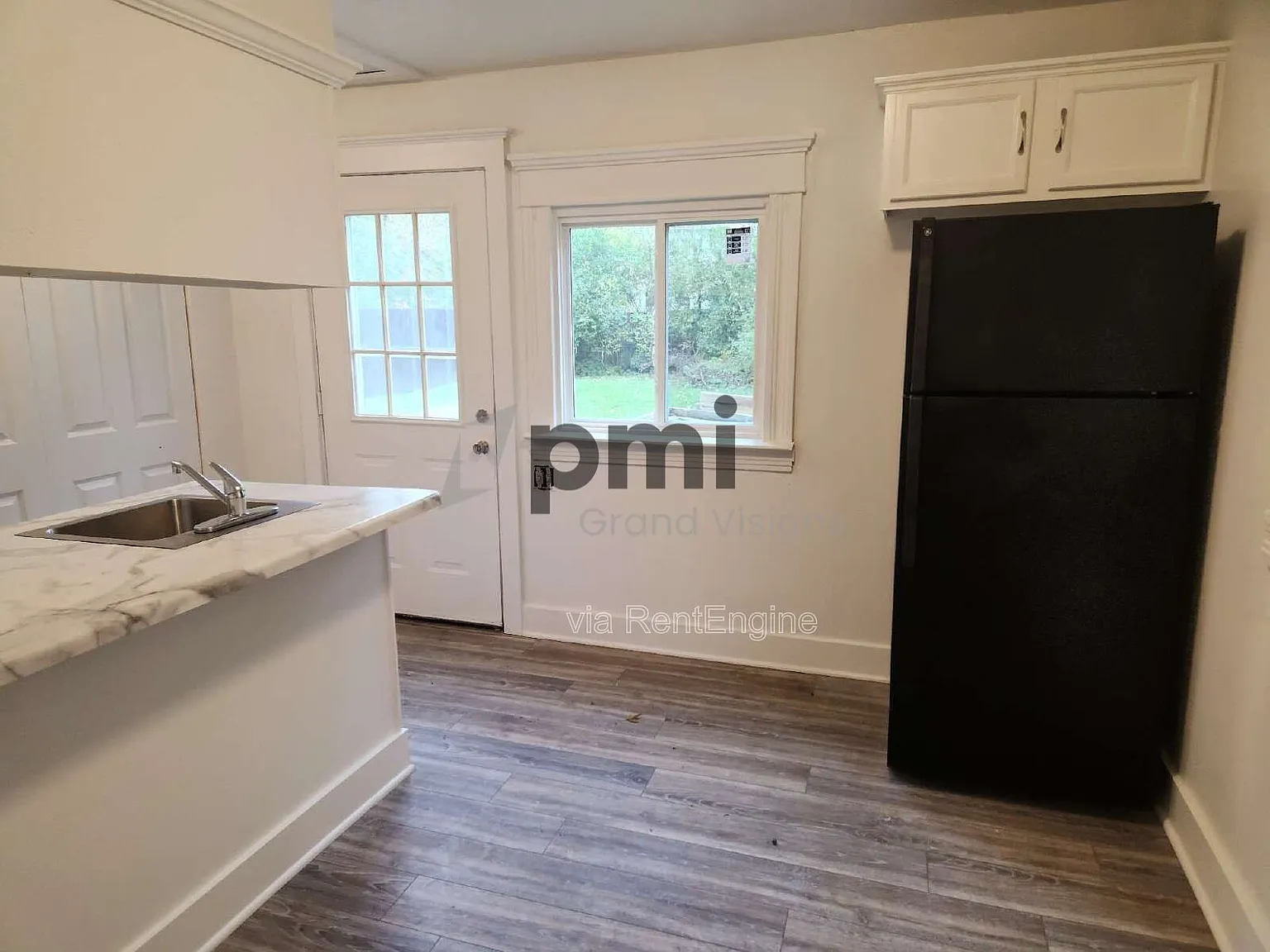 2 bed, 1.0 bath, 768 sqft, $900 — Photo 2