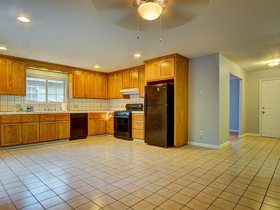 5th image of 180 Bendorf Dr