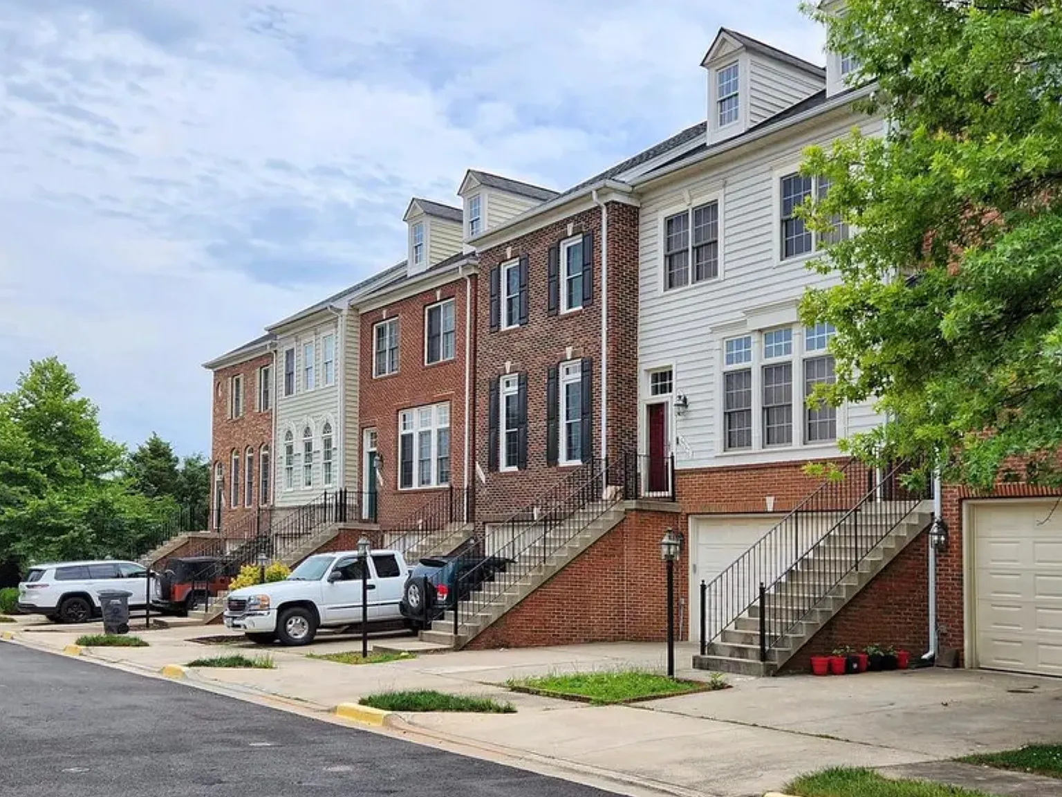 3 bed, 2445 sqft, $3,400 — Photo 2