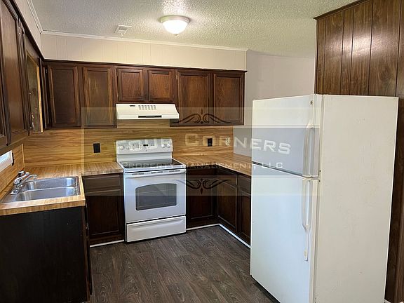3rd image of 422 Salem St APT B