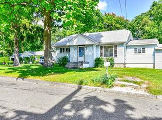 17 Lawnwood St, Springfield, MA 01119