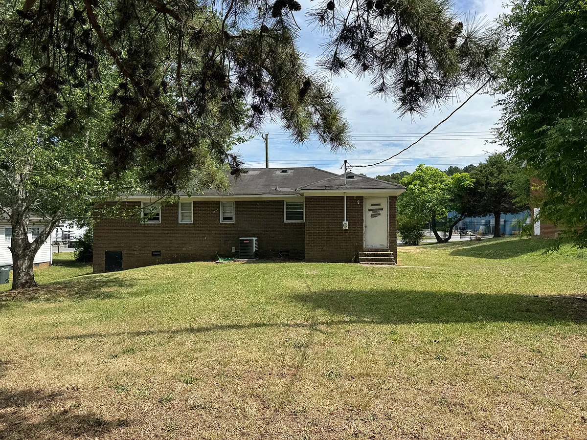 Building Photo - 1813 Ashcraft Ave