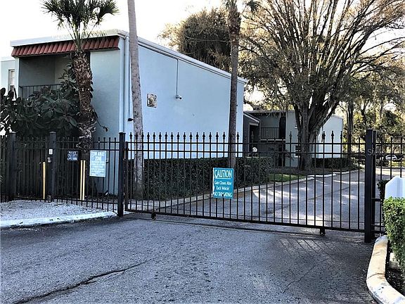 3rd image of 2812 Somerset Park Dr APT 205
