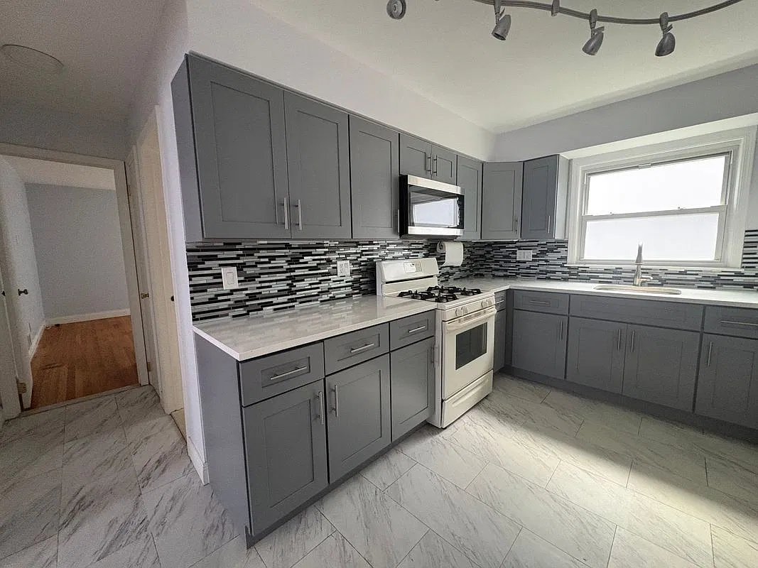 1 bed, 1.0 bath, 992 sqft, $2,000 — Photo 4