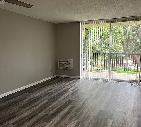 3rd image of 2231 S Vaughn Way Unit 219B