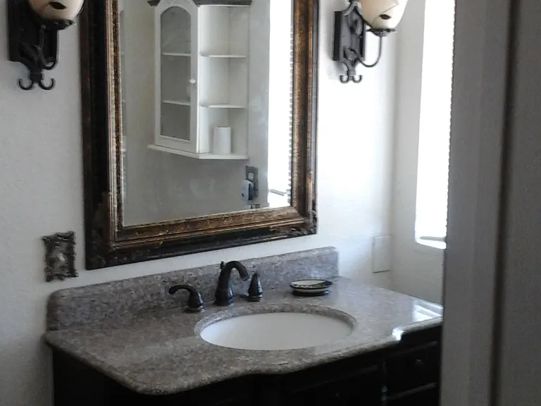 1376 Lawry Ave — Photo 4