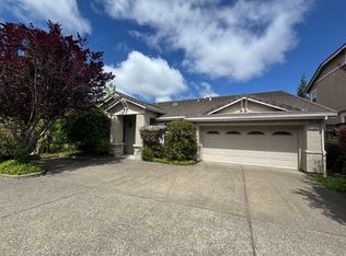 298 Cambridge Ln, Petaluma, CA 94952