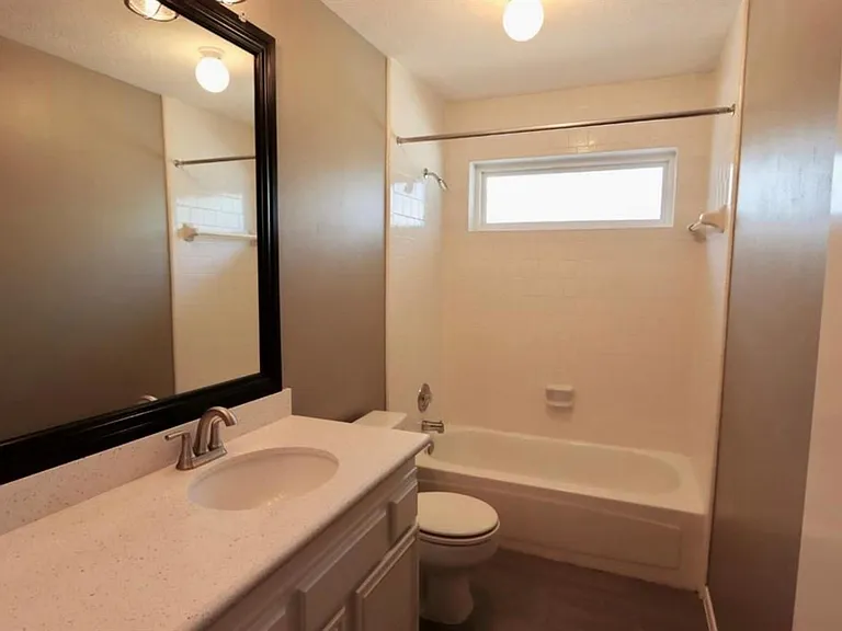 15815 Pilgrim Hall Dr — Photo 6