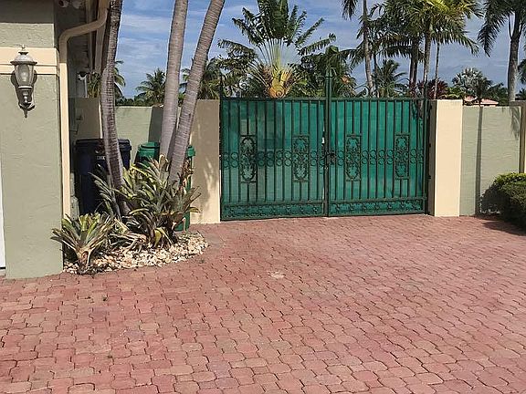 Pool Gate to East