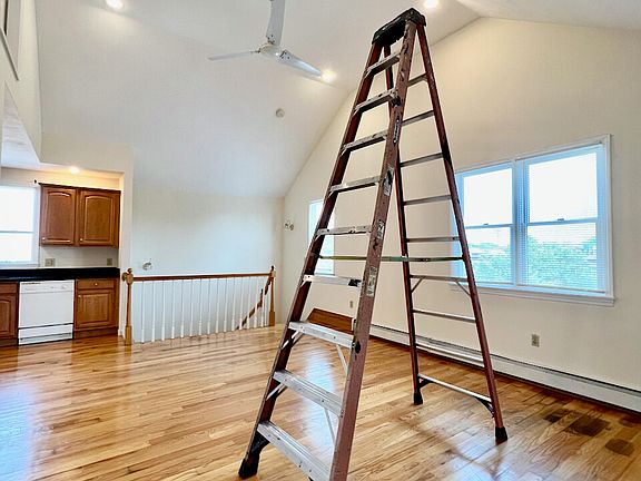 2nd image of 65 Cross St #3