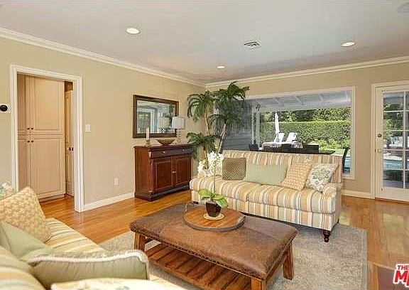 2nd image of 3100 Veteran Ave
