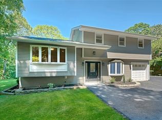 35 Fawn Ridge Dr, Cortlandt Manor, NY 10567