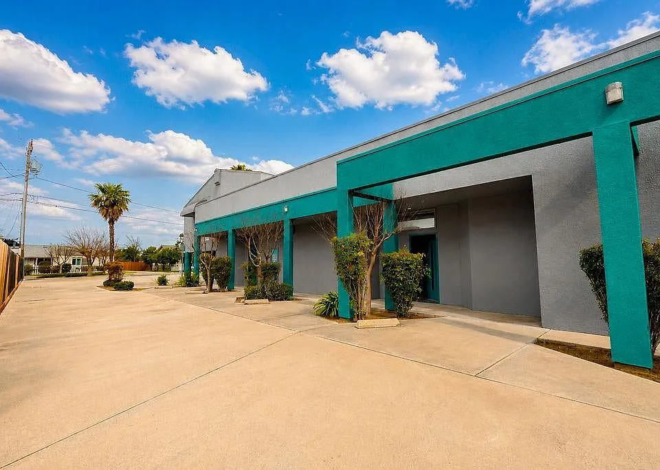 1016 N Golden State Blvd #A