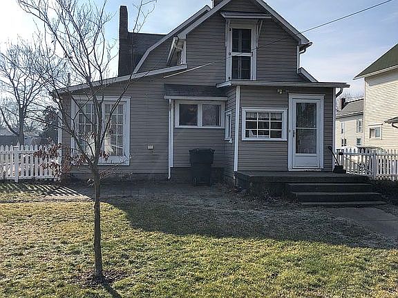 3rd image of 135 Byall Ave