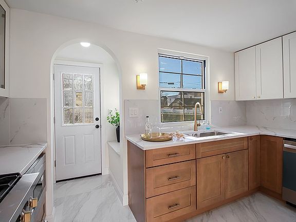 3rd image of 1618 E 35th St #1