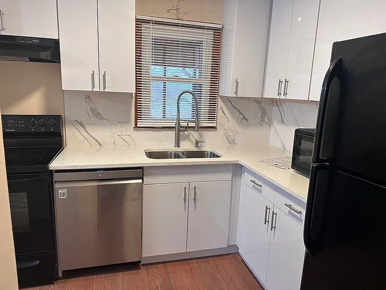 1002 Carla Pl — Photo 9