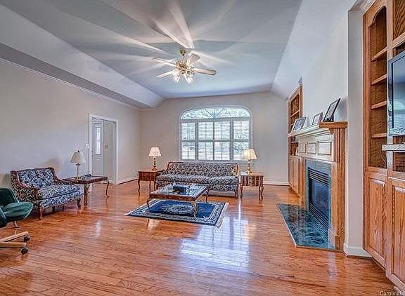4th image of 2333 Maria Lynn Ct